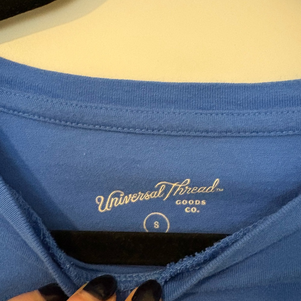 Universal Threads cropped tee - Picture 2 of 3